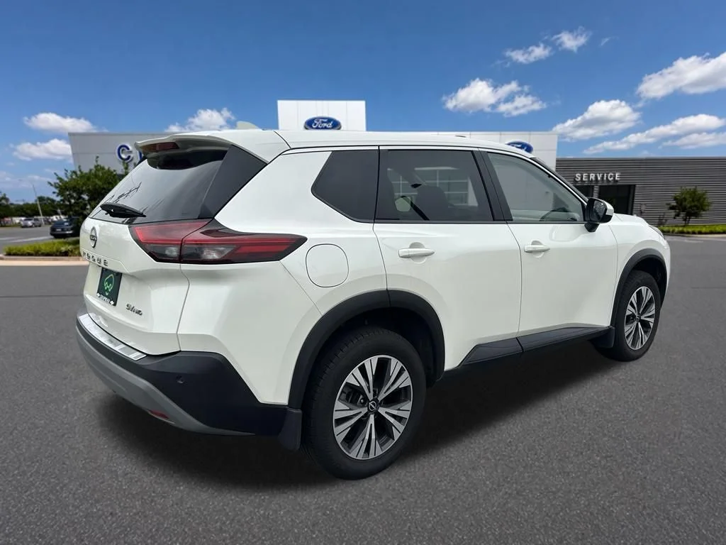 Used 2023 White Nissan SV image 4