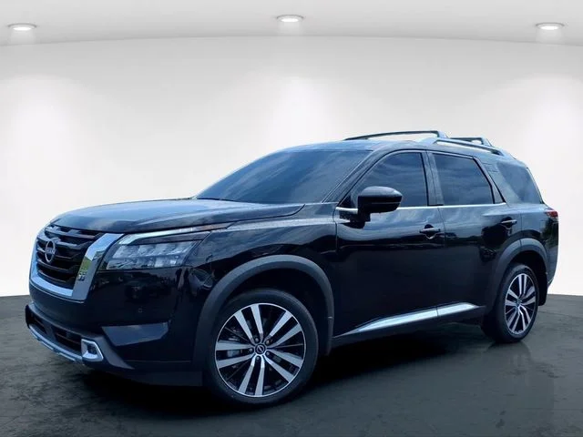 2025 Nissan Pathfinder Platinum 4WD's photo