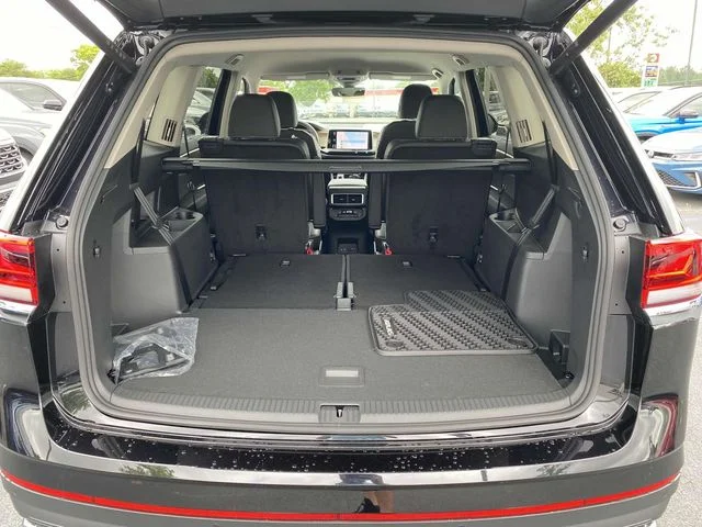 2025 Volkswagen Atlas SE w/Tech - Photo 9