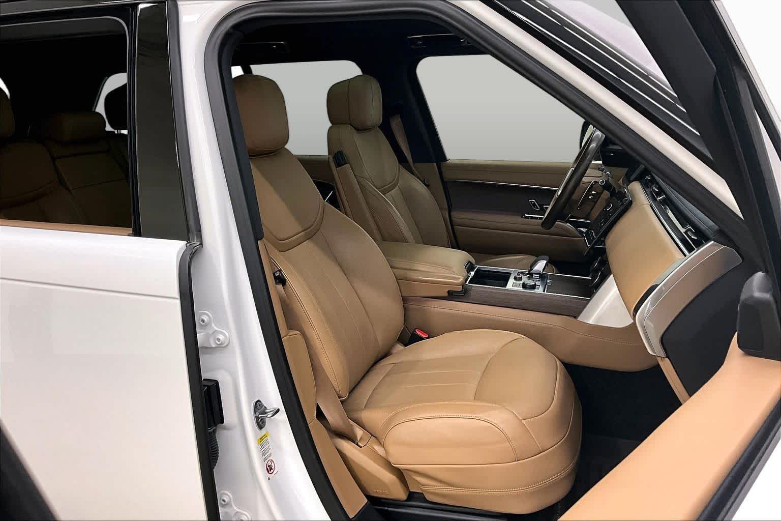 Used 2023 Icy White SV Bespoke Special Effect Gloss Land Rover SE image 9