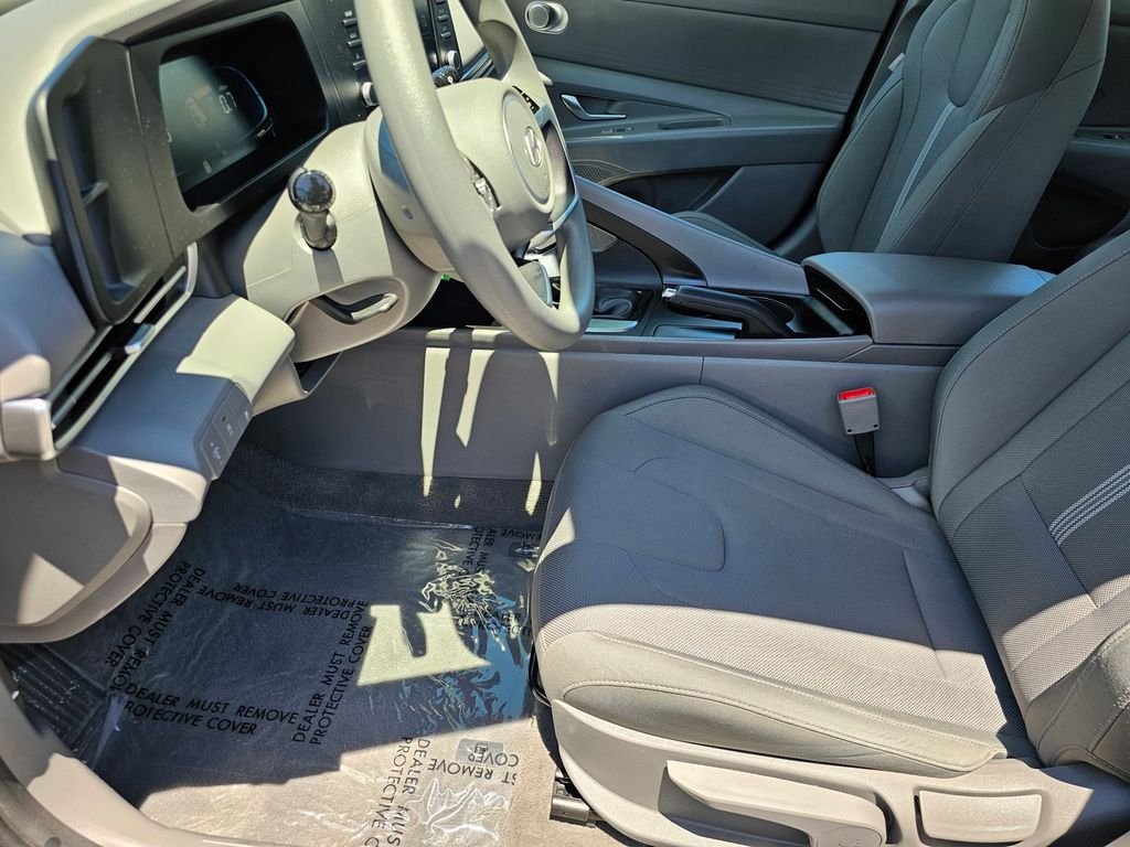 2025 Hyundai Elantra SE - Photo 23