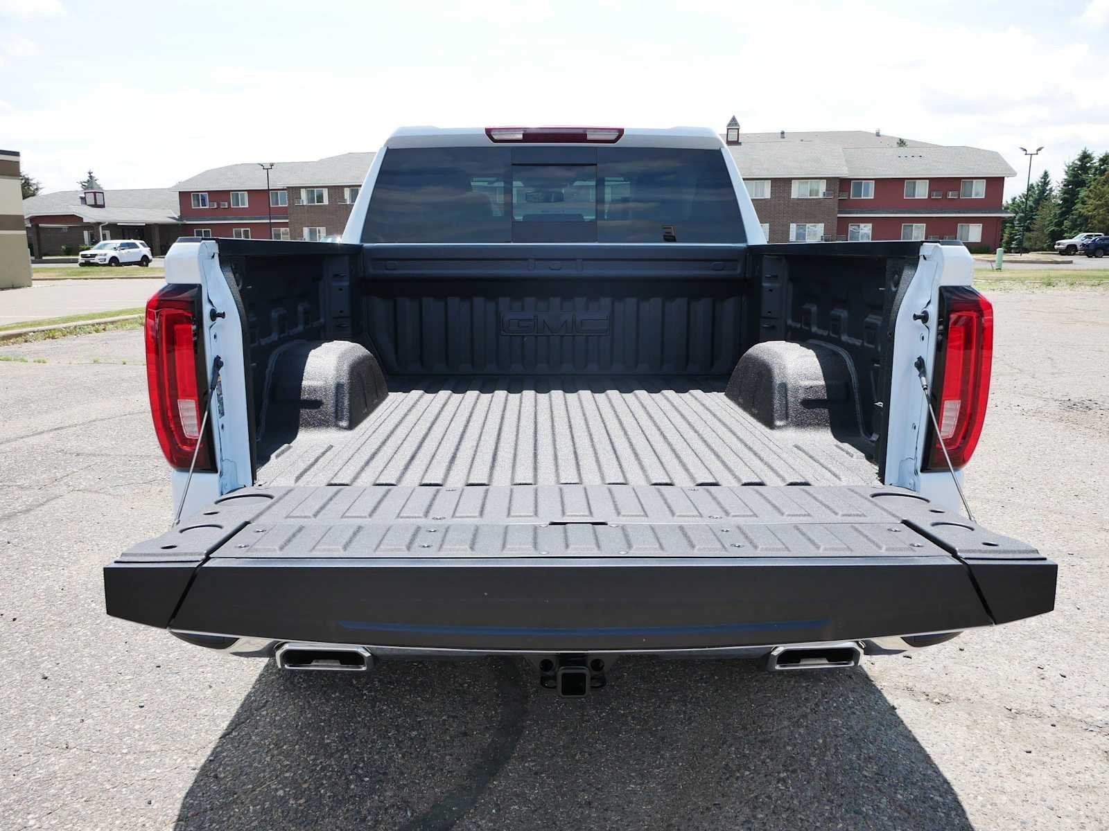 2026 GMC Sierra 1500 SLT - Photo 10