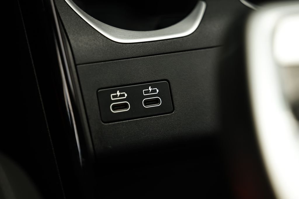 Used 2025 Black Sapphire Metallic BMW xDrive28i image 37