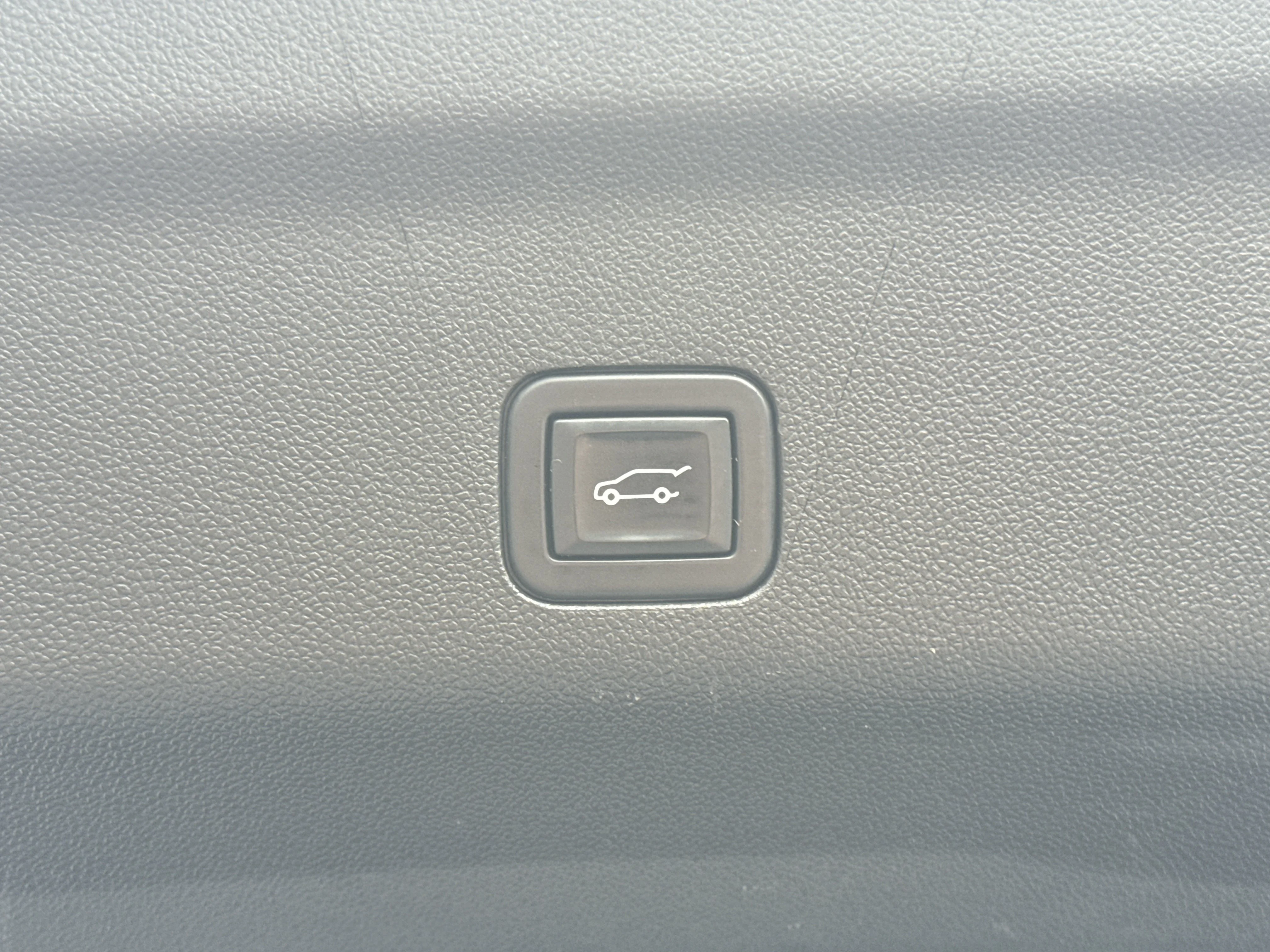 Used 2023 Onyx Black GMC SLT 4WD image 12