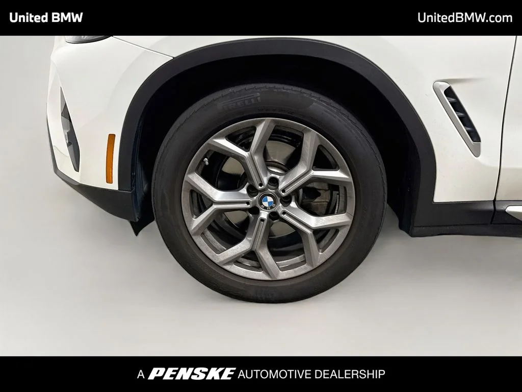 Used 2024 Alpine White BMW sDrive30i image 9