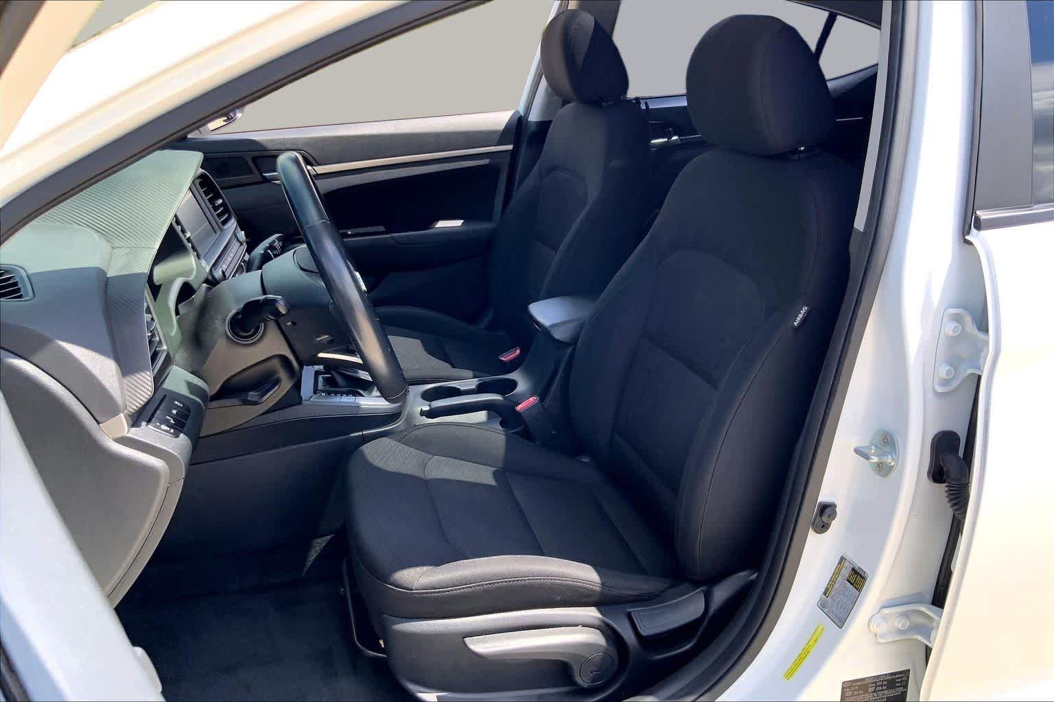 Used 2019 Quartz White Pearl Hyundai Value Edition image 8