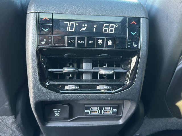 Used 2025  Jeep Summit image 36