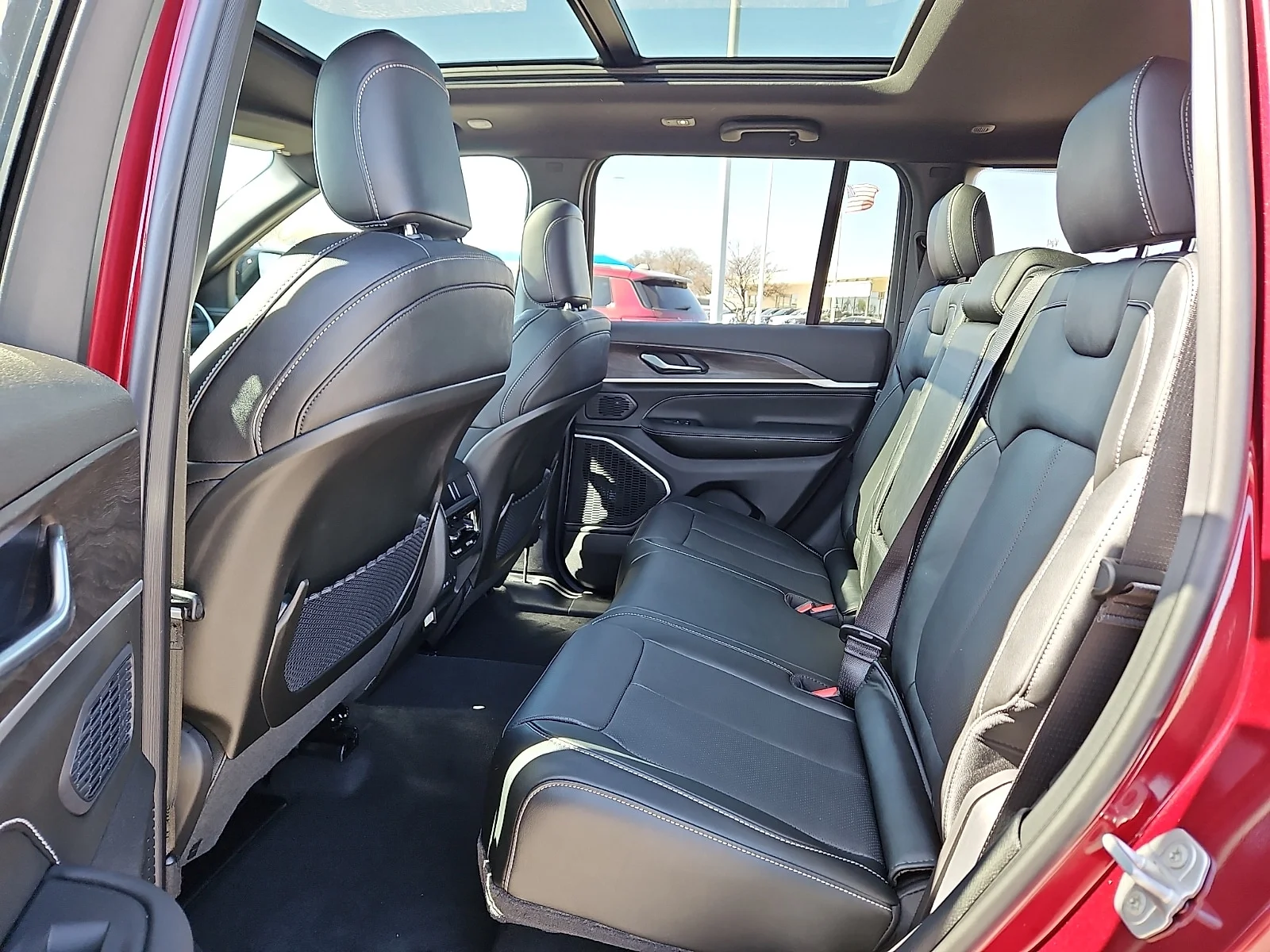 New 2026 Velvet Red Pearlcoat Jeep LIMITED RESERVE 4X4 image 9