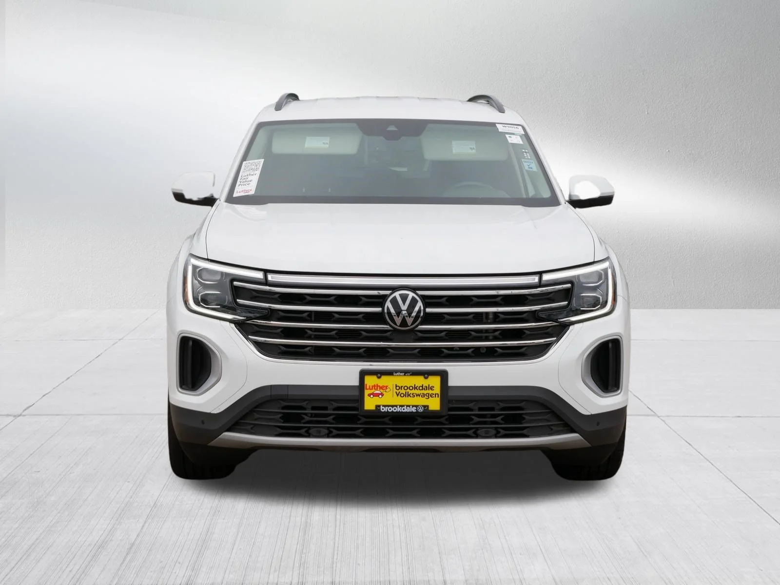 Used 2024 Volkswagen Atlas SE w/Tech with VIN 1V2HR2CA1RC541691 for sale in Brooklyn Center, Minnesota