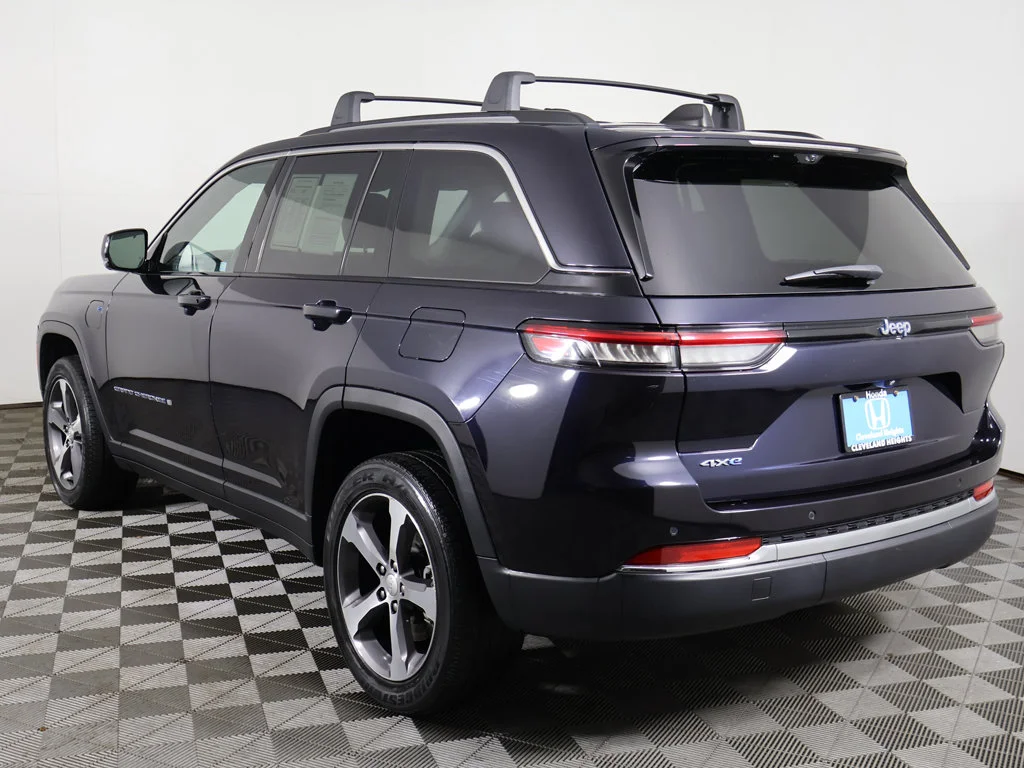 Used 2022 Midnight Jeep 4xe image 14