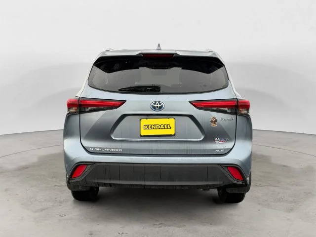 Used 2022 Moon Dust Toyota XLE image 6
