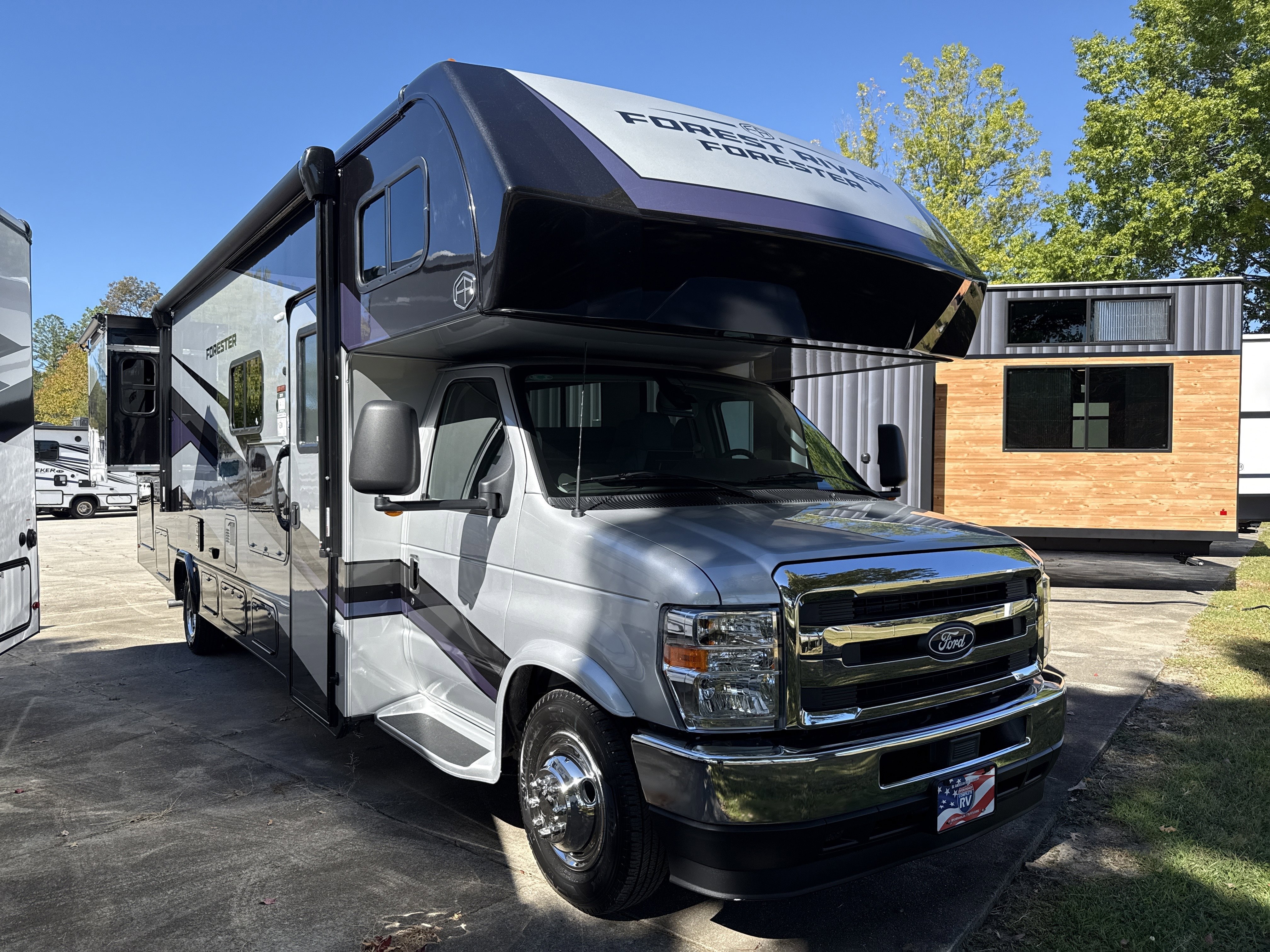 2026 Ford E-Series Cutaway Base