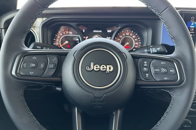 New 2026 Black Clear-Coat Exterior Paint Jeep 85th Anniversary Edition image 22