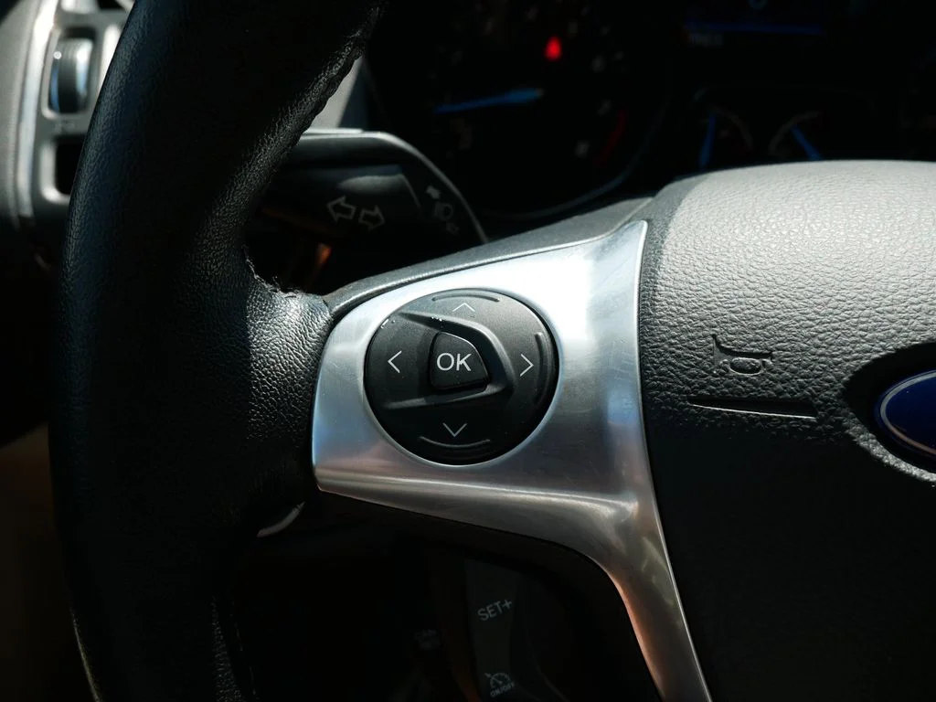 Used 2015 Blue Ford Titanium image 17