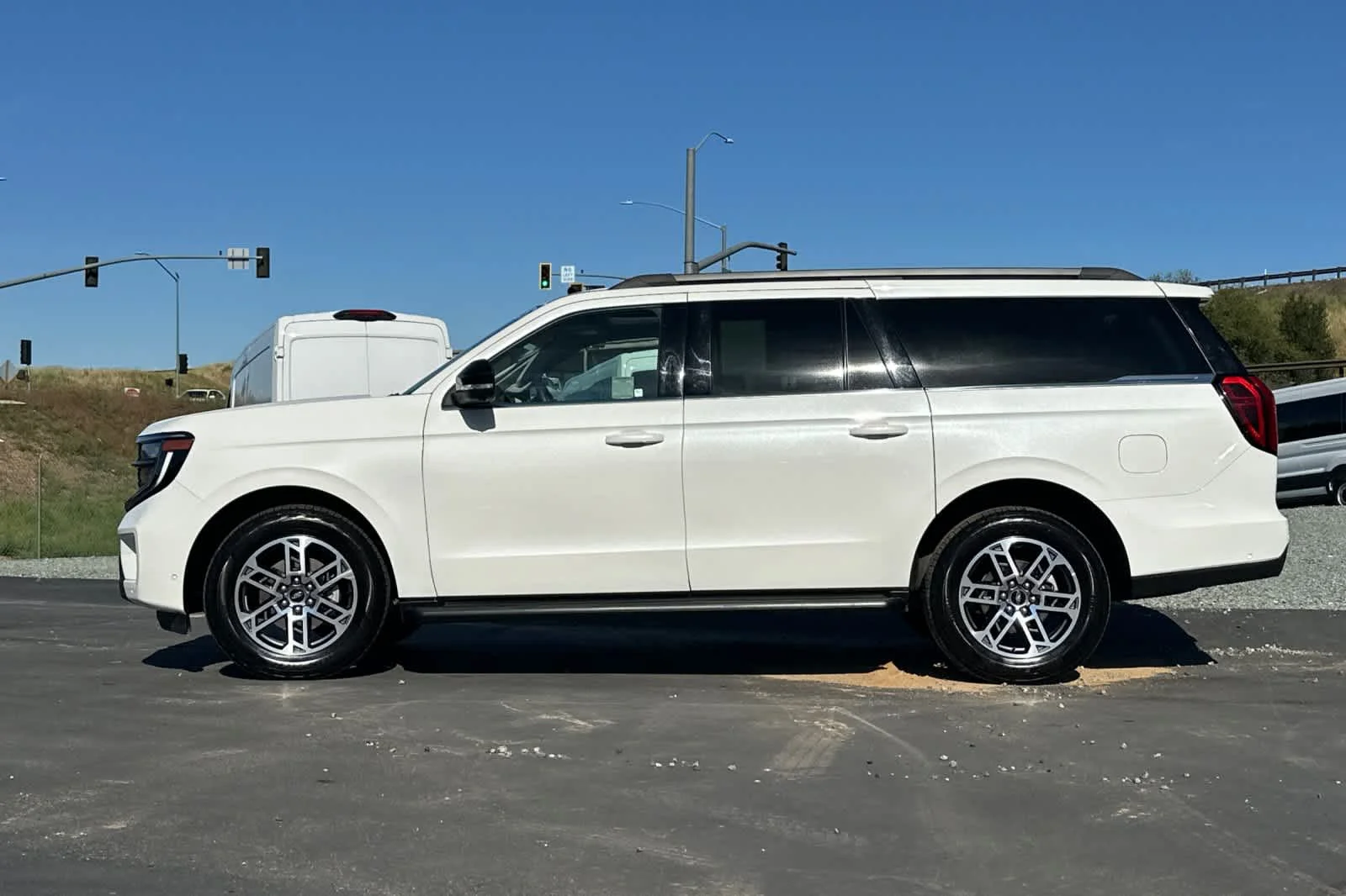 Used 2025 Star White Metallic Tri-Coat Ford Active image 7