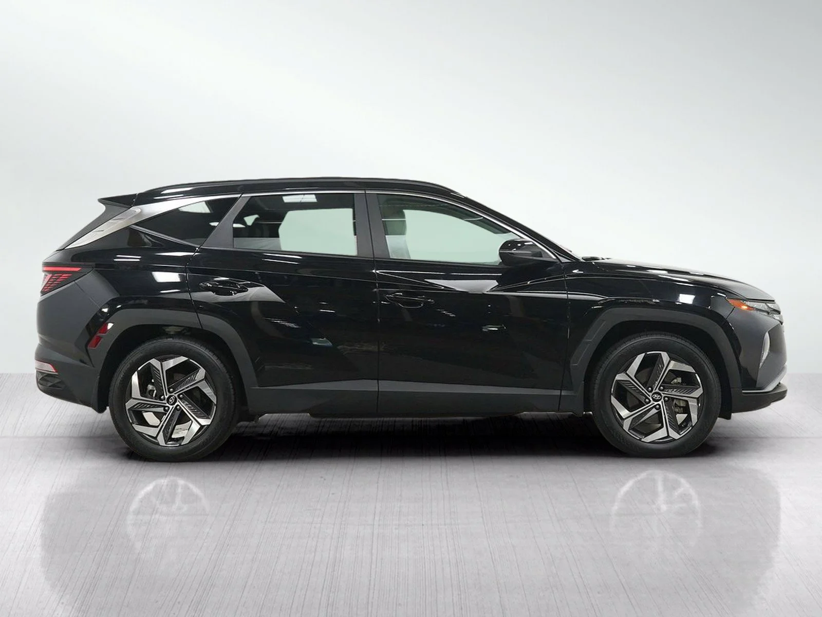 Used 2022 Phantom Black Hyundai SEL image 6