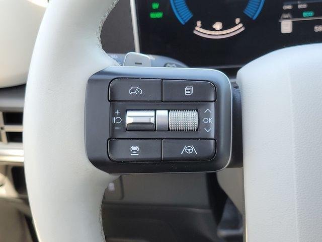 New 2026 White Hyundai SE image 20
