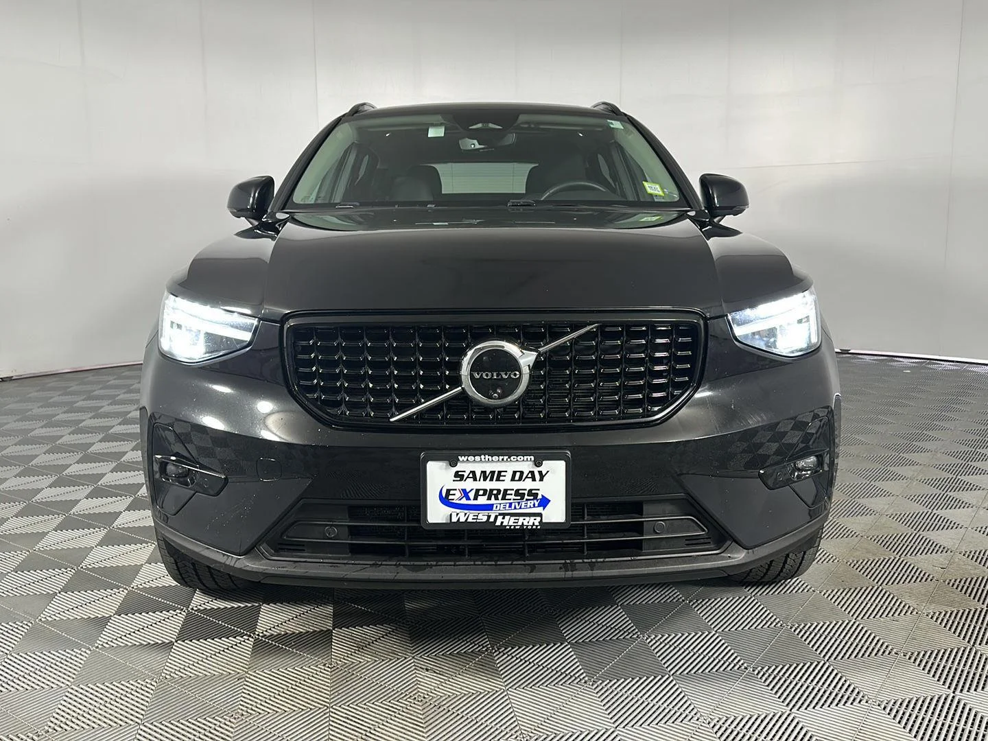 Used 2024 Onyx Black Metallic Volvo Plus Dark Theme image 2