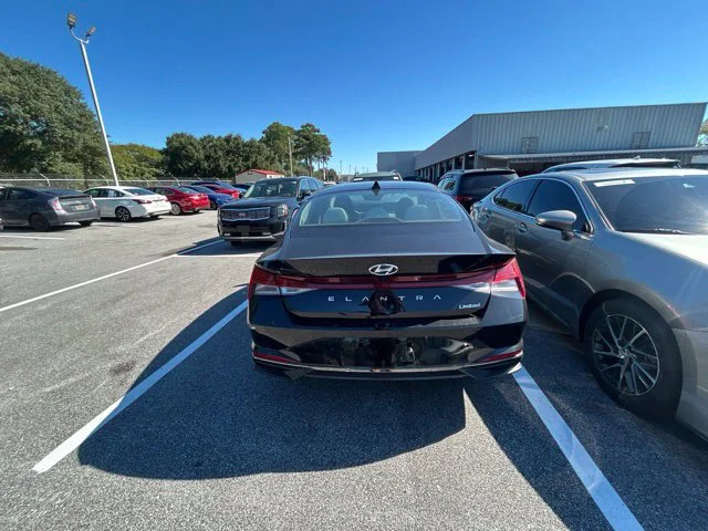 Used 2023 Black Hyundai Limited image 5