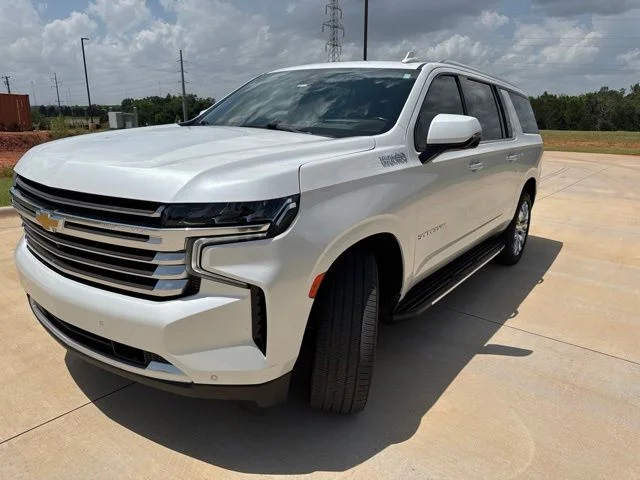 Used 2021 White Chevrolet High Country image 1