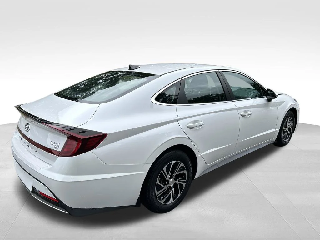 Used 2022 White Hyundai Blue image 5