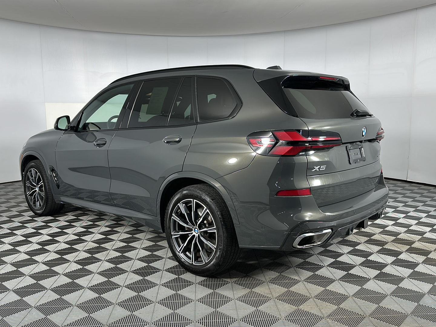 Used 2024 Dravit Grey Metallic BMW xDrive40i image 22