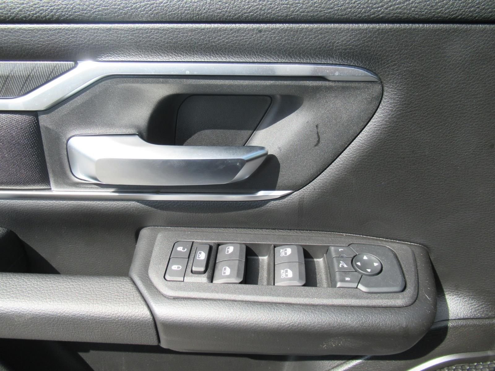 New 2026 Billet Silver Metallic Clearcoat RAM Big Horn/Lone Star image 22