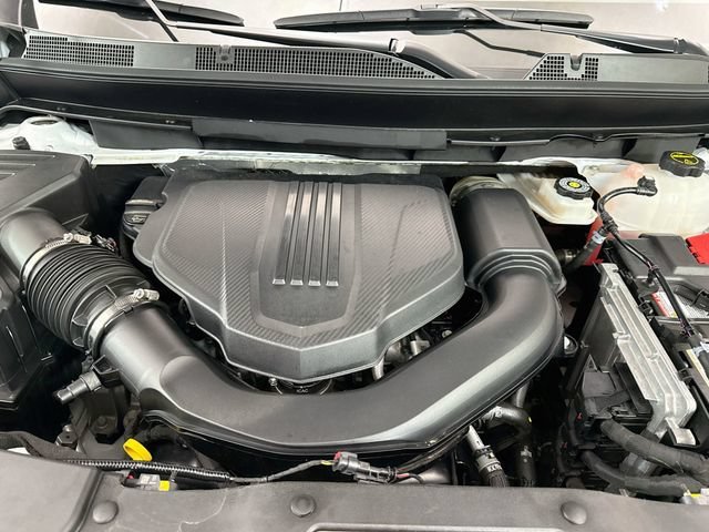 Used 2025 Summit White Chevrolet LT image 30