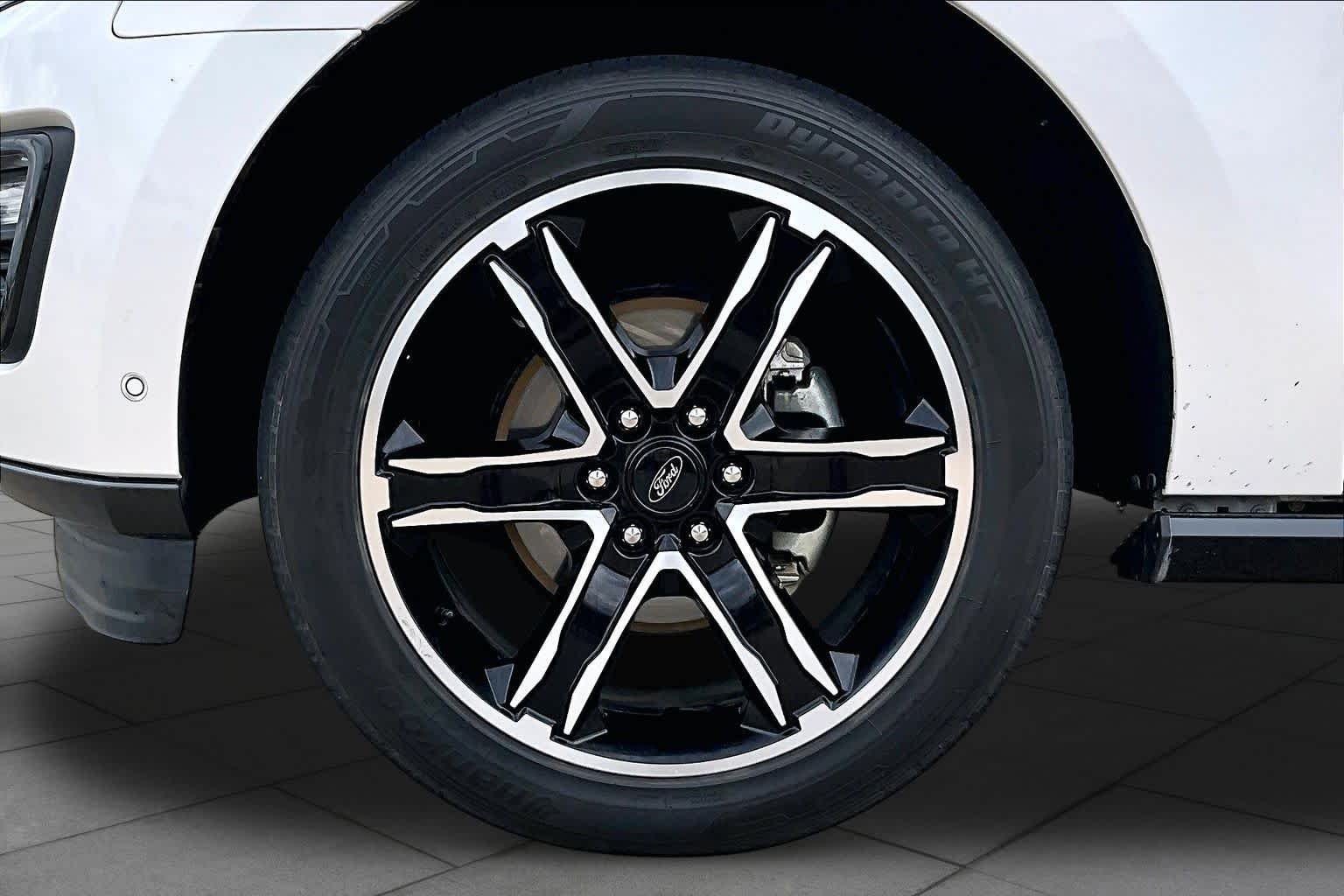 Used 2019 White Platinum Metallic Tri-Coat Ford Limited image 11