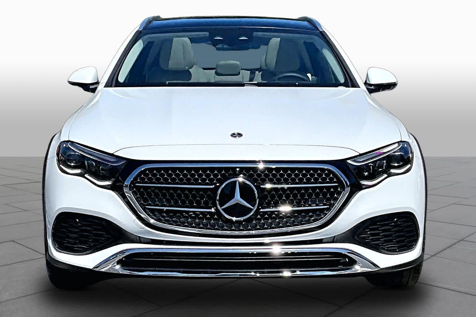 Used 2026 MANUFAKTUR Moonlight White Metallic Mercedes-Benz E 450 image 4