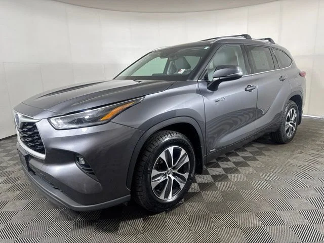 Used 2021 Gray Toyota XLE image 8