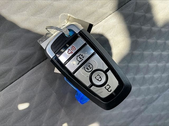 Used 2022 Blue Ford SE image 11