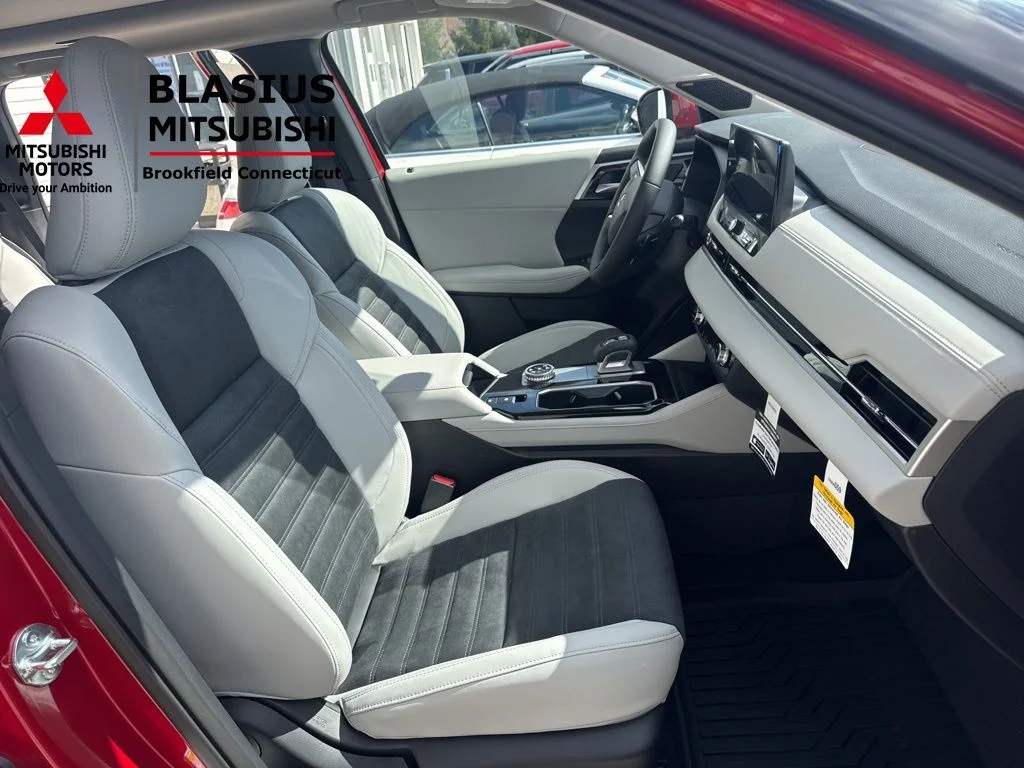 New 2026 Red Mitsubishi SE image 21