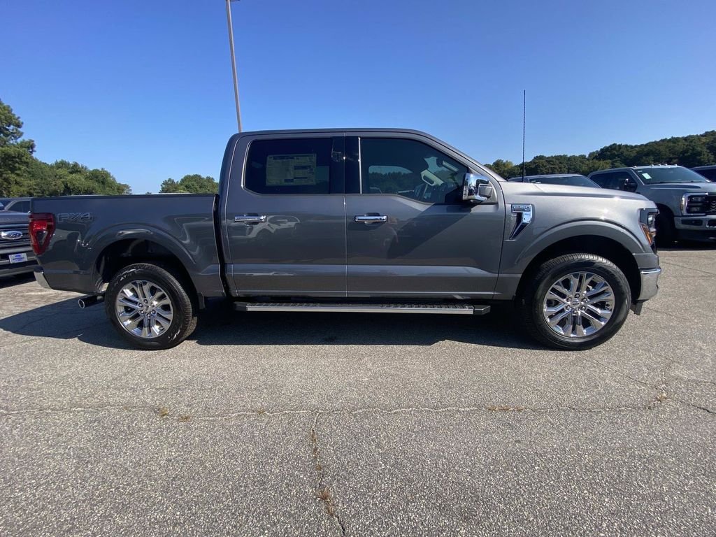 New 2026 Carbonized Gray Metallic Ford XLT image 2