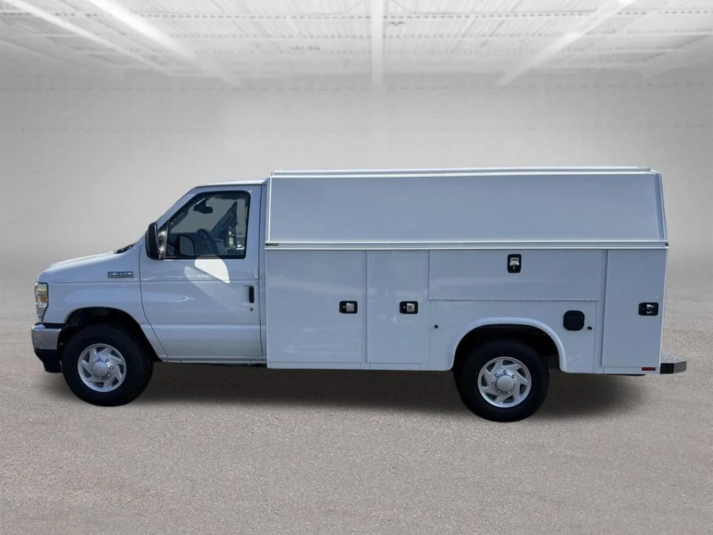 New 2026 Oxford White Ford E-350 SRW image 9