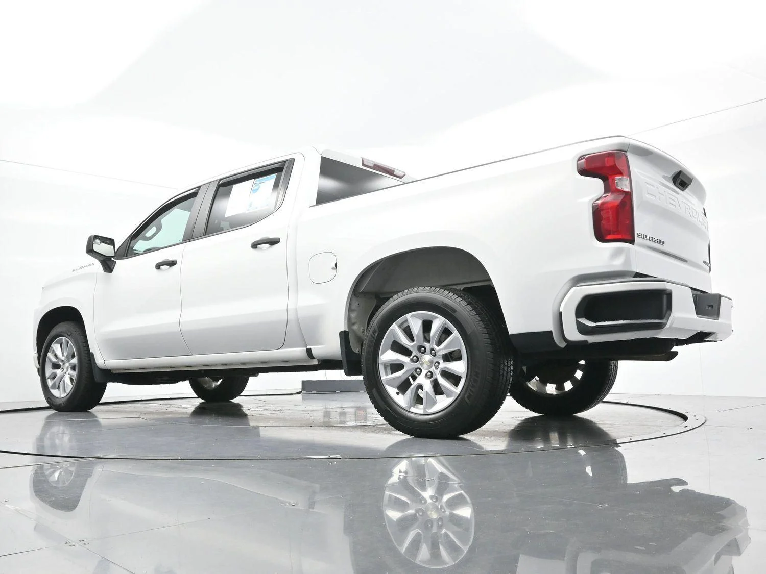 Used 2019 SUMMIT WHITE Chevrolet Custom image 42