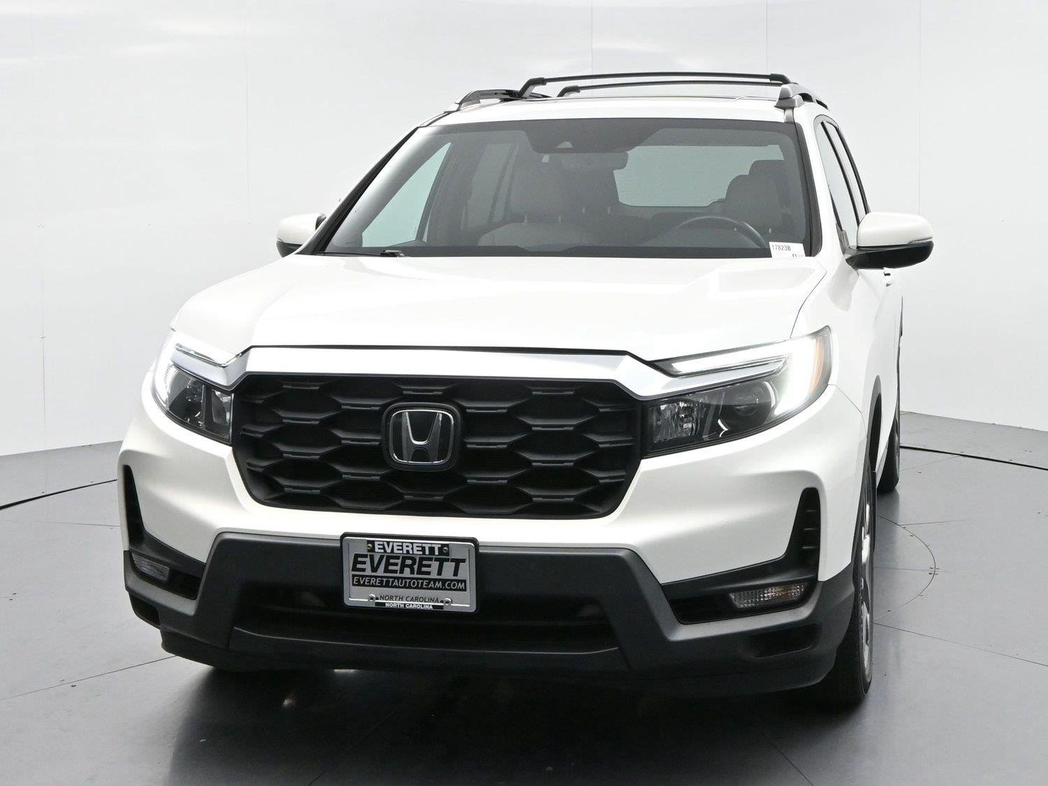 Used 2023 Platinum White Pearl Honda EX-L image 3