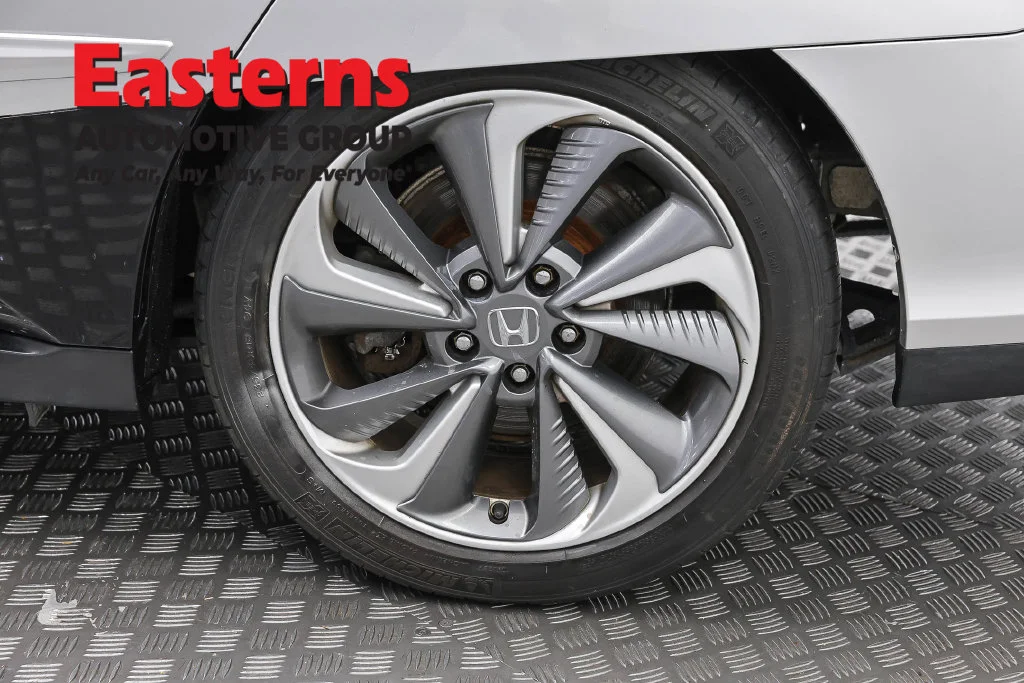Used 2018 Silver Honda Touring image 32