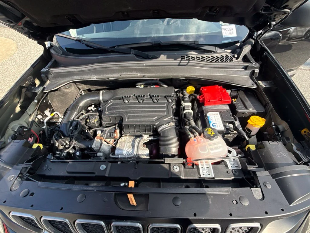 Used 2022 Black Jeep Latitude image 34