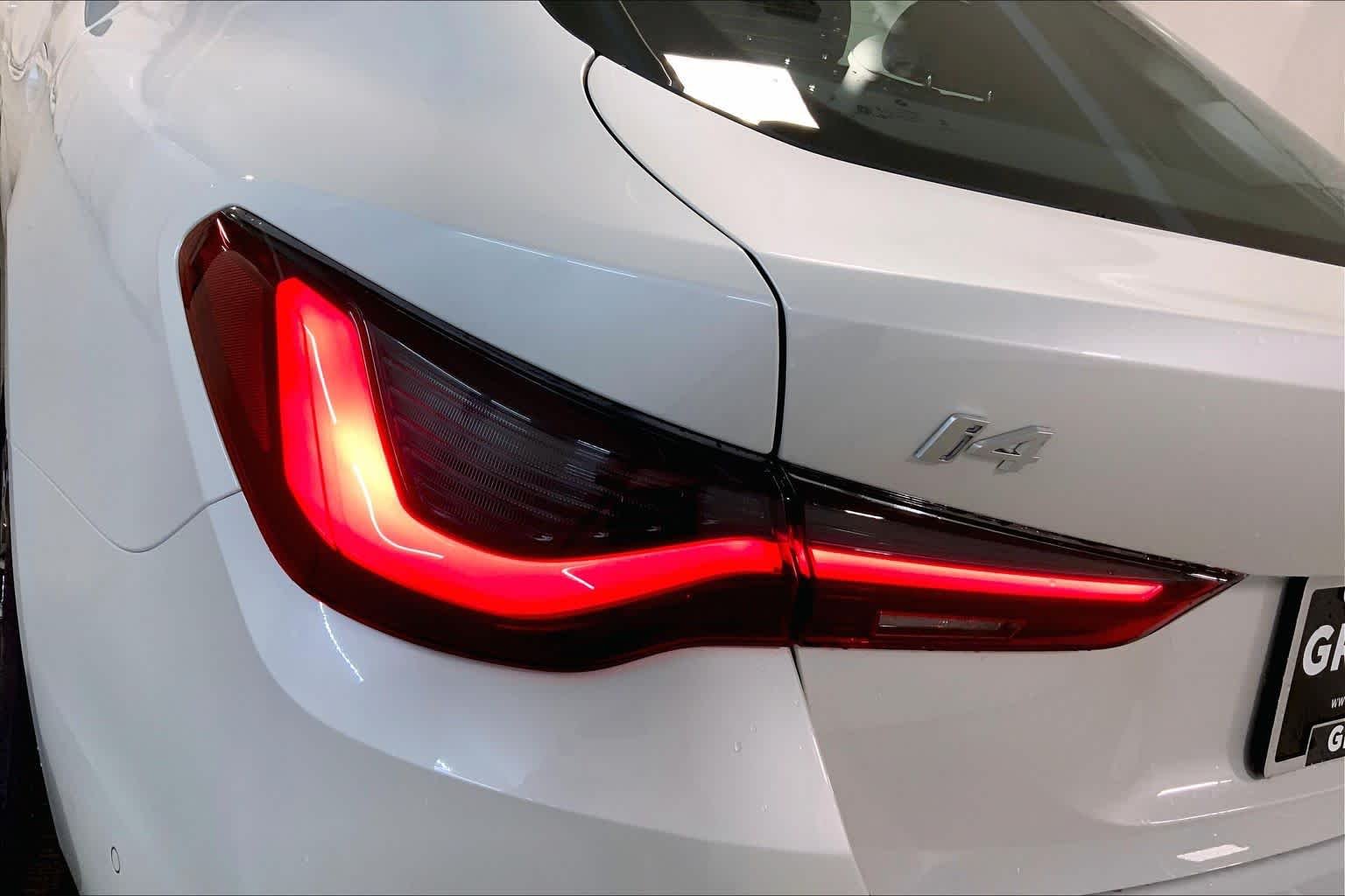 New 2026 Mineral White Metallic BMW xDrive40 image 14