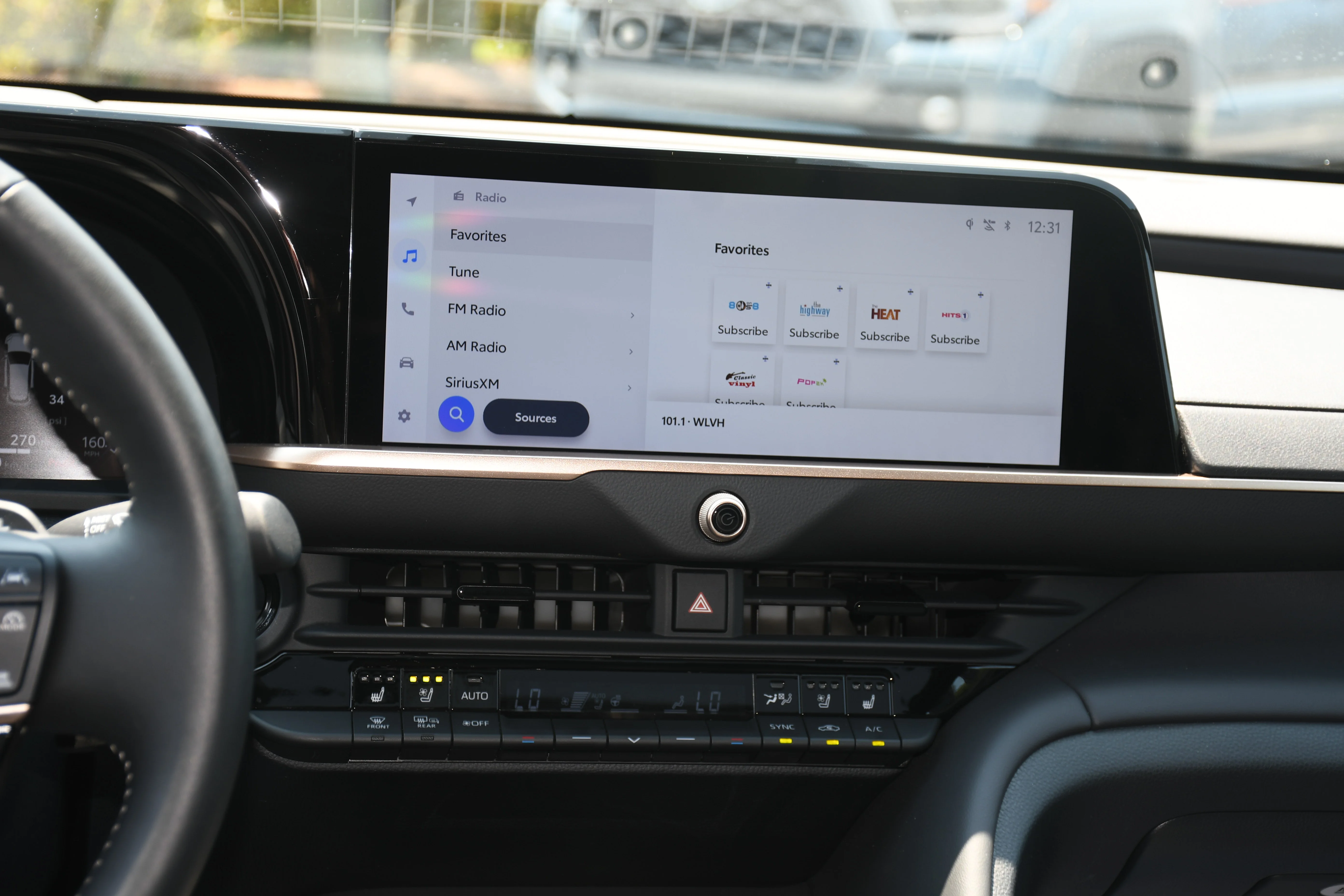 2025 Toyota Crown Signia Limited - Photo 18