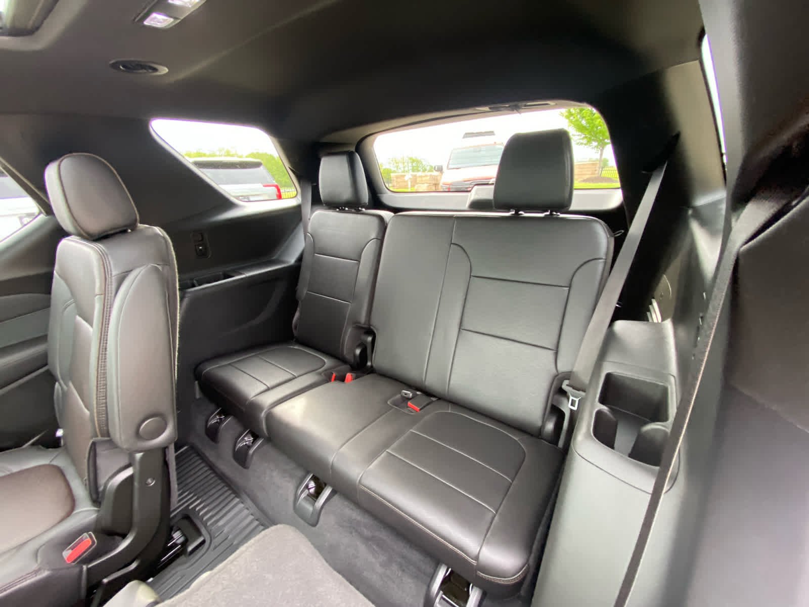 Used 2023 Iridescent Pearl Tricoat Chevrolet High Country image 28