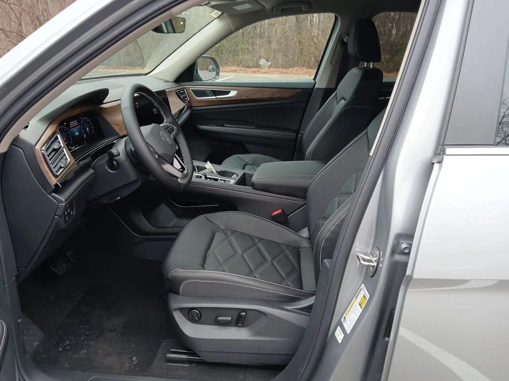 New 2026 Silver Volkswagen 2.0T SE image 9