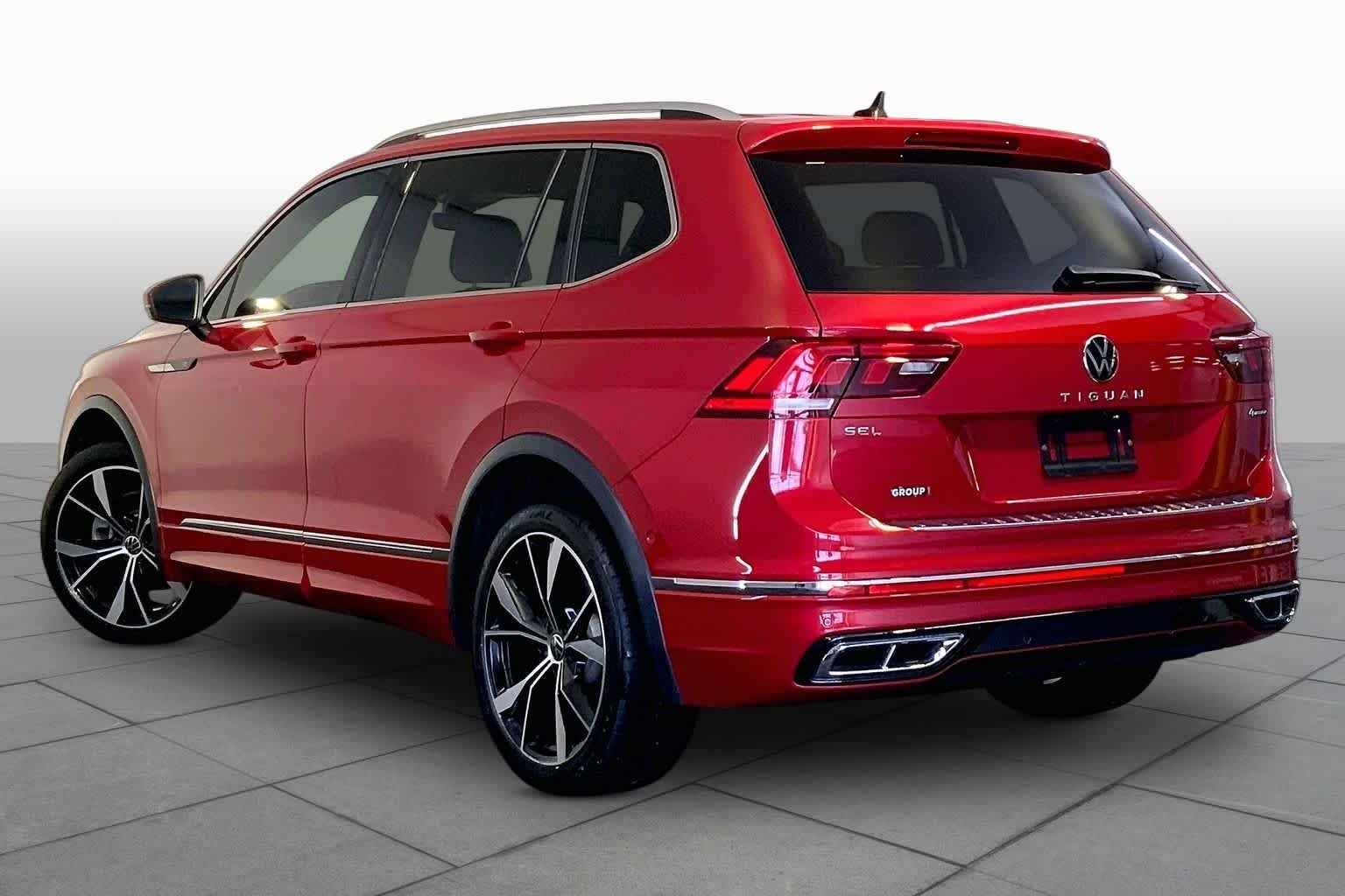 Used 2024 Kings Red Metallic Volkswagen SEL R-Line image 12