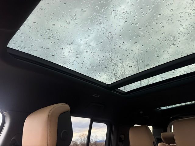 New 2026 Woolstone Green Land Rover X-Dynamic SE image 17