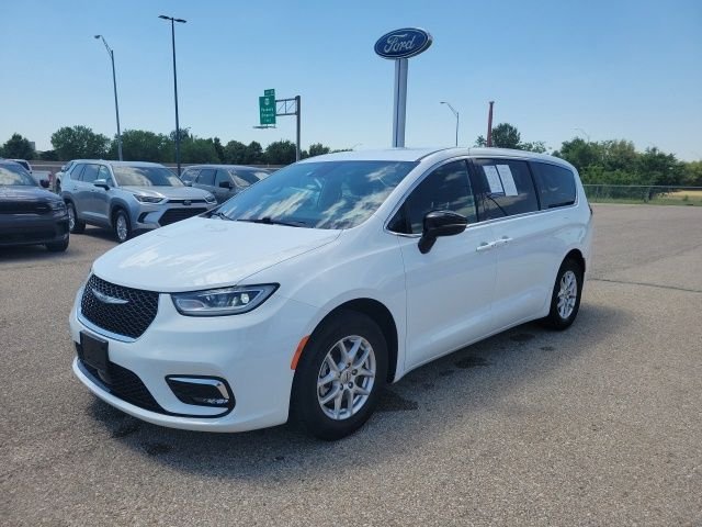 Used 2024 White Chrysler Touring image 17
