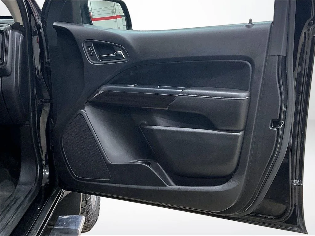 Used 2016 Black GMC SLT image 26