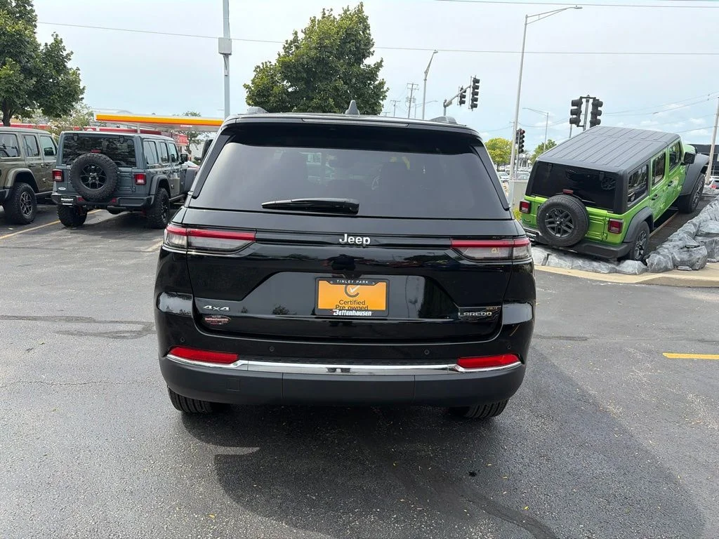 Certified Used 2023 Diamond Black Jeep Laredo image 4