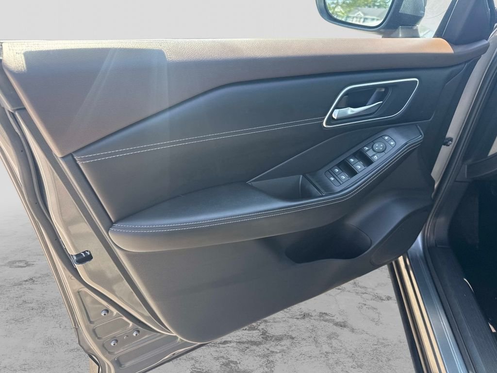 Used 2021 Gray Nissan SV image 17