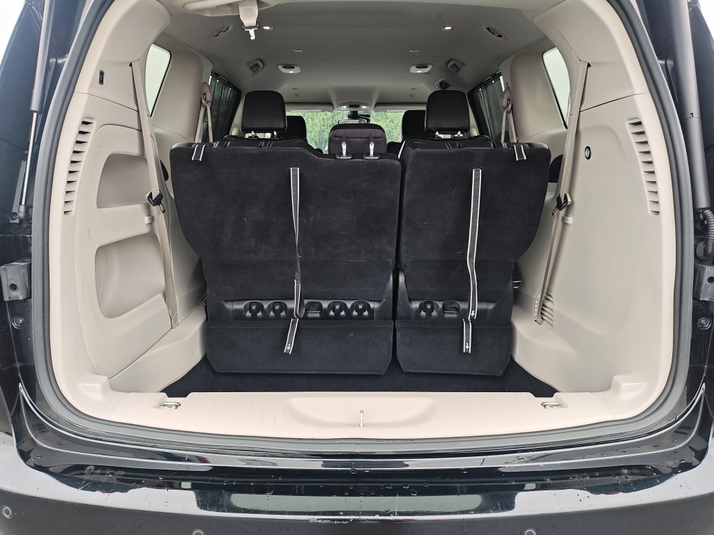 Used 2024 Black Chrysler Touring L image 9